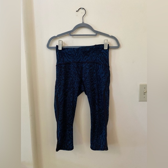 Lululemon Train Times Crop 17” Black Blue Mesh-Panel Capri Leggings Size 6 - Picture 10 of 11